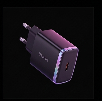 Baseus Compact CCXJ-E01 ładowarka sieciowa 30W USB-C PD 3.0 + 2x USB-A QC 3.0 czarna, ujęcie 3
