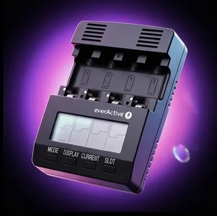 Wyświetlacz LCD ładowarki NC-3000 pokazujący napięcie i pojemność mAh w trakcie ładowania Wyświetlacz LCD ładowarki NC-3000 pokazujący napięcie i pojemność mAh w trakcie ładowania
