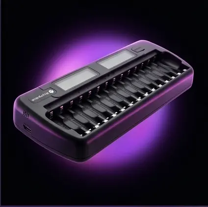 Wyświetlacz LCD ładowarki NC-1600 pokazujący poziom naładowania słupkami 25/50/75/100% Wyświetlacz LCD ładowarki NC-1600 pokazujący poziom naładowania słupkami 25/50/75/100%