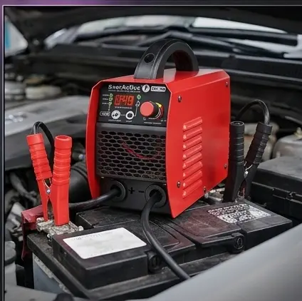 Prostownik everActive CBC-40 w warsztacie przy wózku widłowym 24V - ładowanie przemysłowe Prostownik everActive CBC-40 w warsztacie przy wózku widłowym 24V - ładowanie przemysłowe