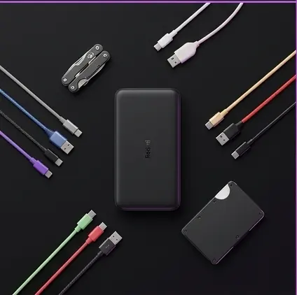 Wymiary powerbanku Redmi 20000mAh - 154 x 74 x 27 mm na tle dłoni dla skali Wymiary powerbanku Redmi 20000mAh - 154 x 74 x 27 mm na tle dłoni dla skali