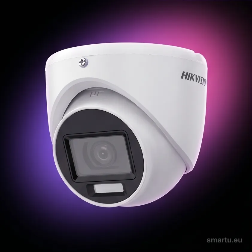 Kamera Hikvision DS-2CE76U0T-LMF 8MP w obudowie turret na elewacji Kamera Hikvision DS-2CE76U0T-LMF 8MP w obudowie turret na elewacji